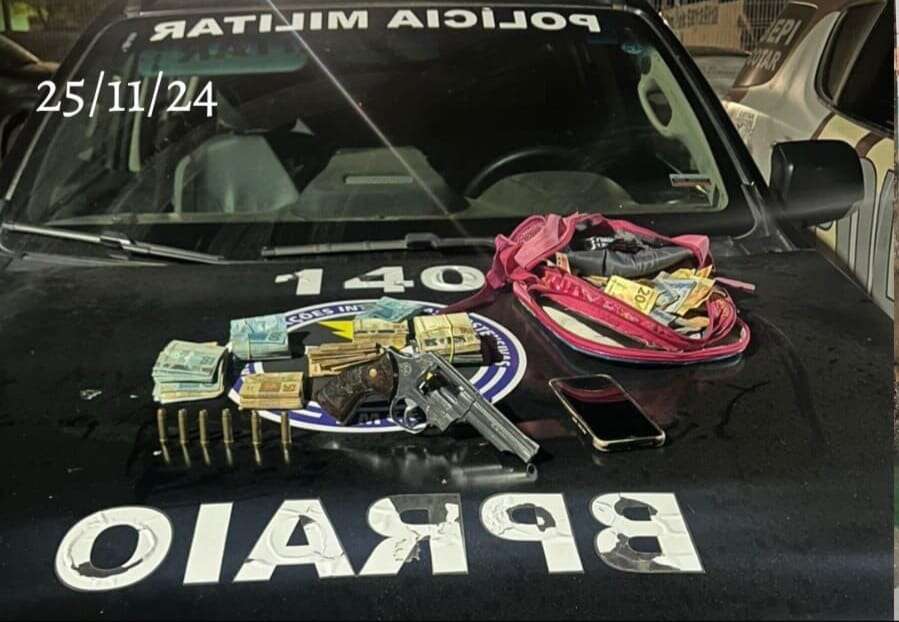 PMCE prende dupla armada e recupera mais de 25 mil reais roubados de lotérica em Tamboril