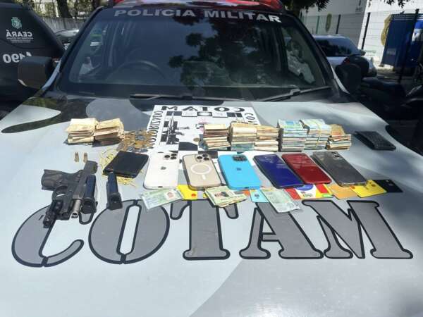 Trio é preso pela PMCE com mais de R$ 45 mil e arma de uso restrito no bairro Mondubim