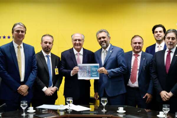 Governo do Ceará apresenta projeto do Polo Automobilístico ao Governo Federal