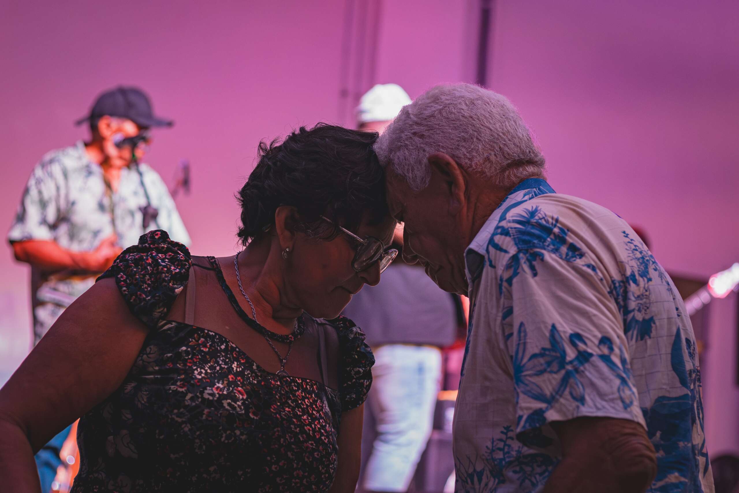 Estação Férias tem início com show de Filipe Catto em homenagem a Gal e Feira Mais Vinil