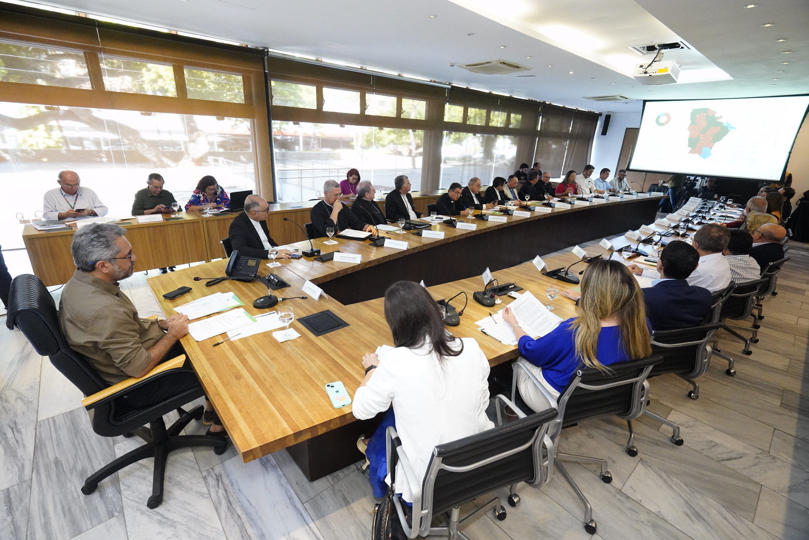 Governador Elmano de Freitas discute demandas regionais com integrantes da Regional Nordeste 1 da CNBB