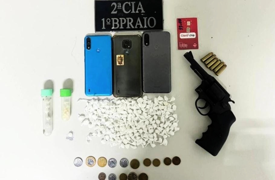 Trio é capturado pela PMCE com drogas e arma de fogo no Carlito Pamplona