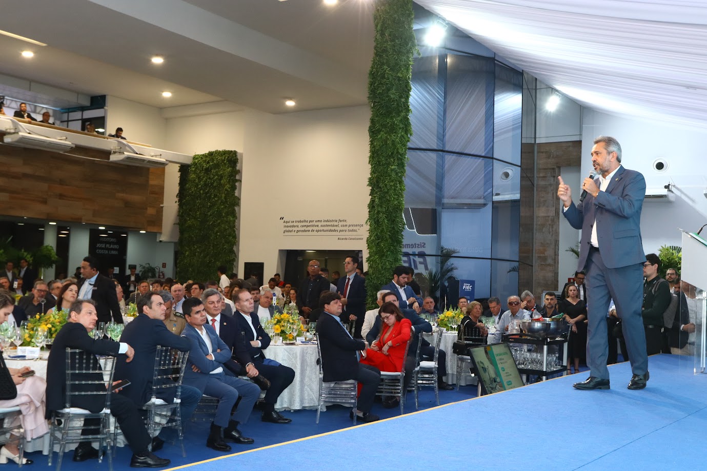 Em evento na Fiec, governador Elmano apresenta balanço do Governo no ano e anuncia projeção do PIB acima da média nacional