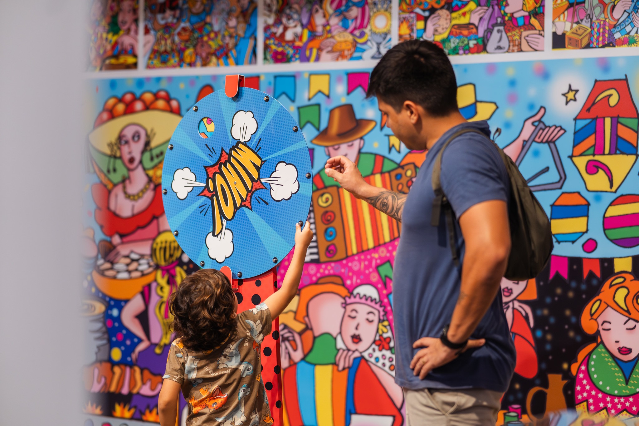 Exposição em homenagem ao cartunista cearense Mino chega aos últimos dias de visitação no Centro Dragão do Mar