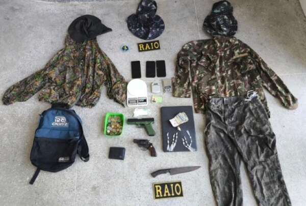 PMCE apreende arma e drogas em imóvel abandonado em Cascavel