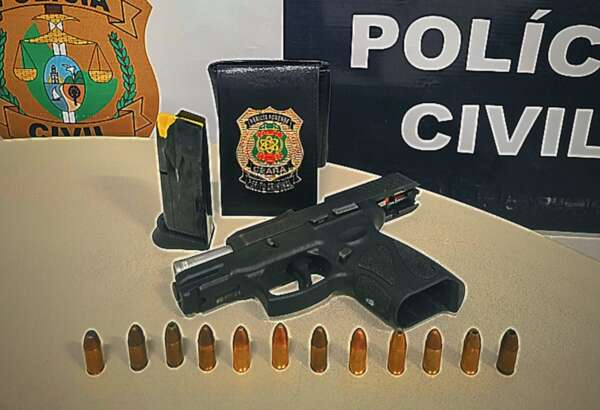 Polícia Civil captura CAC com pistola e falso distintivo oficial no Mondubim
