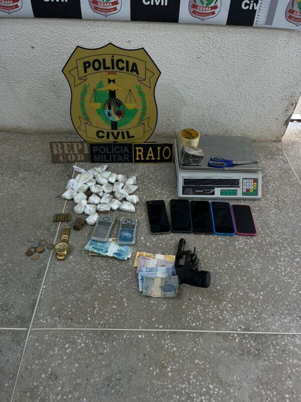 Operação conjunta resulta na prisão de dois homens e na apreensão de arma e drogas em Jaguaruana