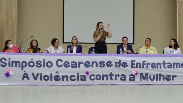 Com a vice-governadora do Ceará, Uece abre Simpósio sobre Violência contra a Mulher