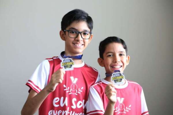 Jovens cientistas cearenses recebem medalhas do programa Caça Asteroides