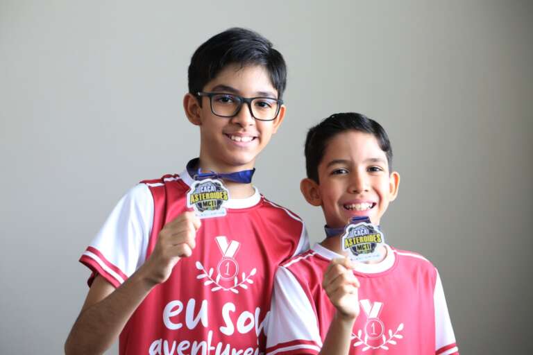 Jovens cientistas cearenses recebem medalhas do programa Caça Asteroides
