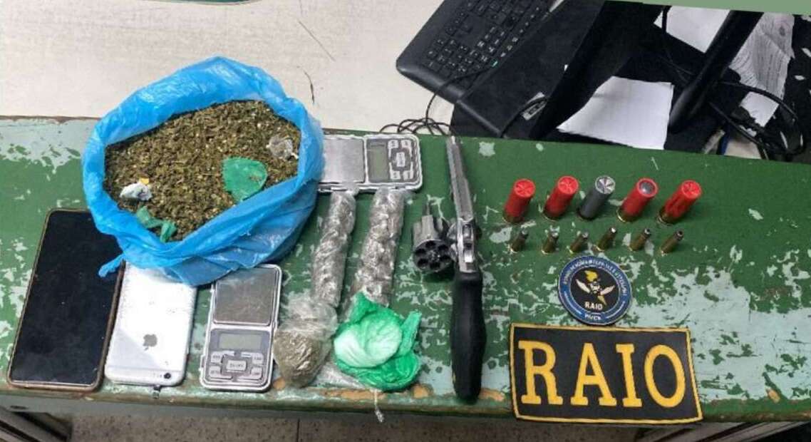 Polícia Militar prende dupla com arma e drogas em Missão Velha