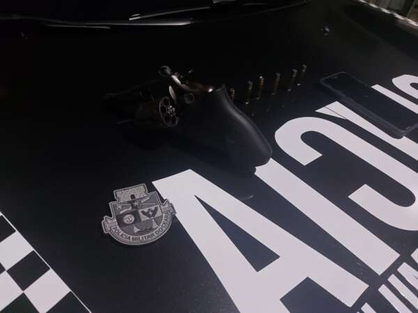 PMCE prende homem por violência doméstica e porte ilegal de arma em Banabuiú