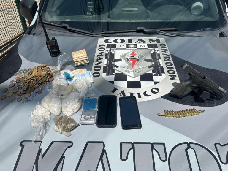 PMCE apreende pistola, drogas e R$ 7 mil em espécie com dupla suspeita em Fortaleza