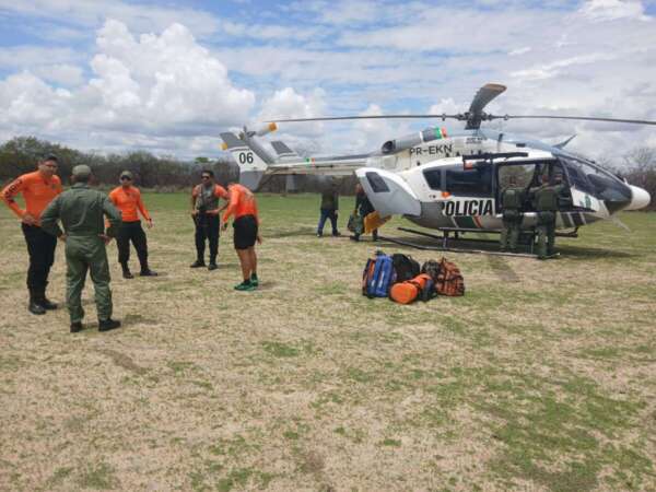 Forças de Segurança do Ceará realizam resgate de vítimas ilhadas após rompimento de barragem em Independência