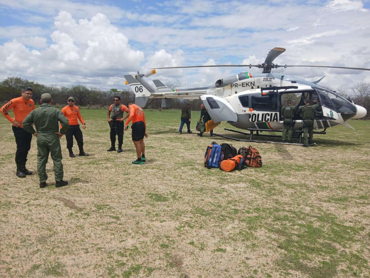 Forças de Segurança do Ceará realizam resgate de vítimas ilhadas após rompimento de barragem em Independência