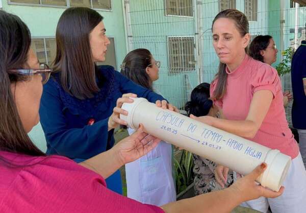 Humanização: colaboradores do HGWA depositam sonhos e metas para o futuro em uma cápsula do tempo