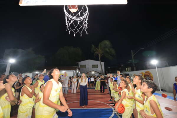 Vice-governadora Jade Romero visita Espaço Social da Barra do Ceará