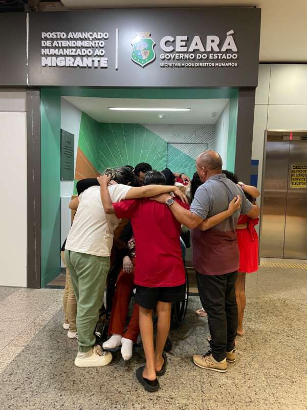 Família cearense repatriada da Ásia é recebida pelo Posto Avançado de Atendimento Humanizado ao Migrante da Secretaria dos Direitos Humanos