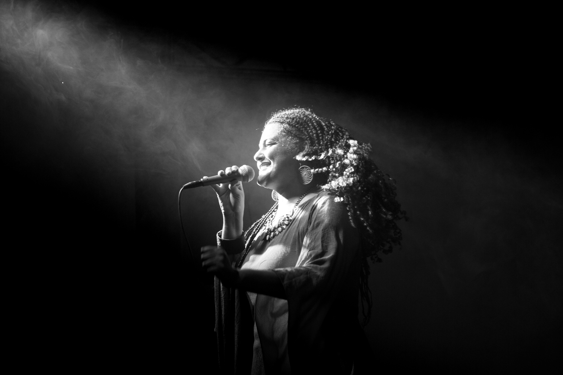 Shows de Roberta Kaya e Simone Sousa abrem agenda de shows do Férias no Dragão no Anfiteatro neste sábado (11)