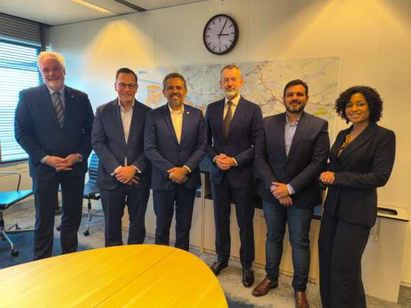 Governador Elmano fortalece parceria com o Porto de Roterdã, um dos mais importantes do mundo