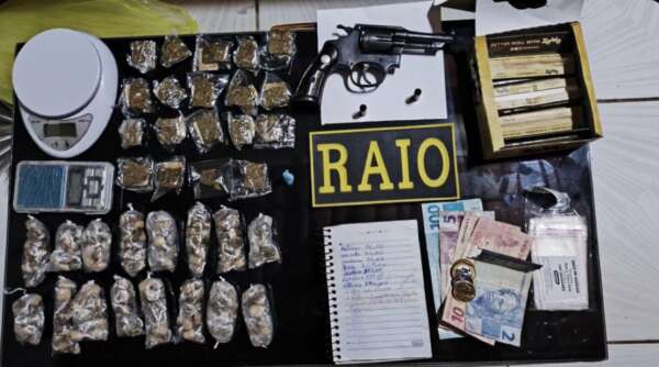 CPRAIO apreende arma e droga escondida em terreno abandonado em Quixelô