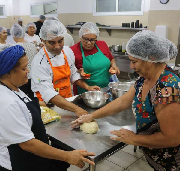 Escola de Gastronomia Social oferta 300 vagas para cursos gratuitos em janeiro