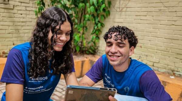 Projeto de escola pública cearense une arte e ecologia ao transformar óleo de cozinha em tinta