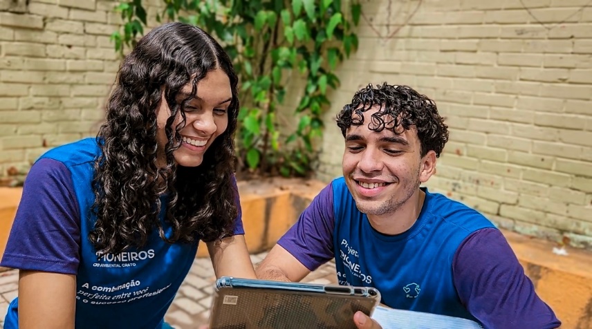Projeto de escola pública cearense une arte e ecologia ao transformar óleo de cozinha em tinta