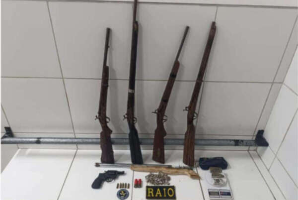 PMCE apreende seis armas e droga em Pacajus