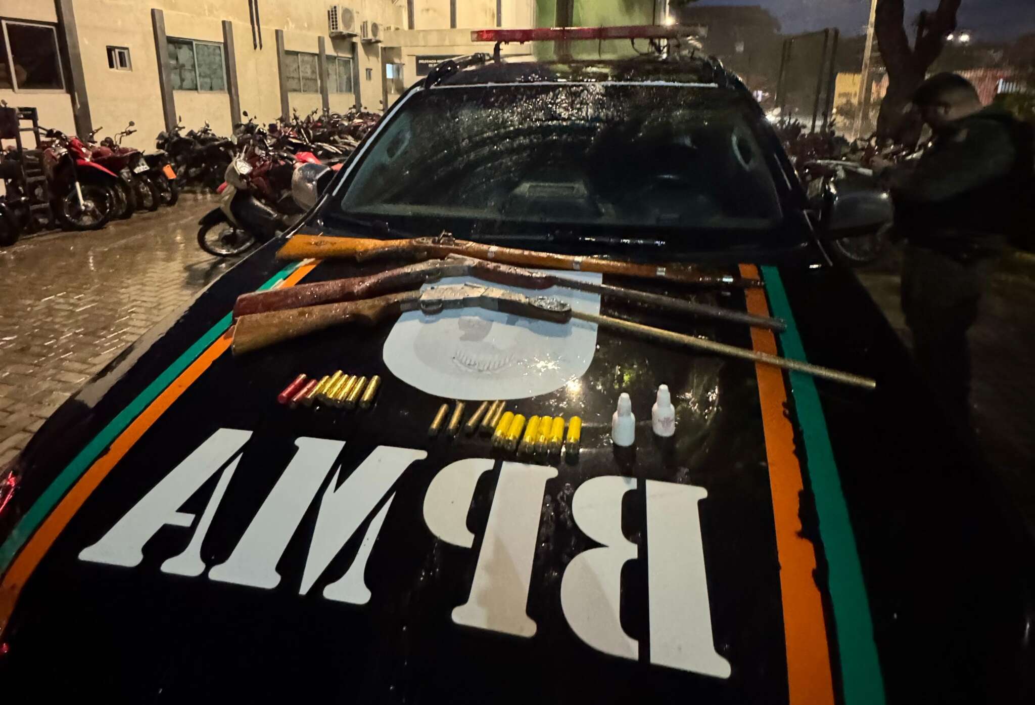 PMCE apreende armas de fogo e munições utilizadas para a caça ilegal de animais silvestres em Sobral