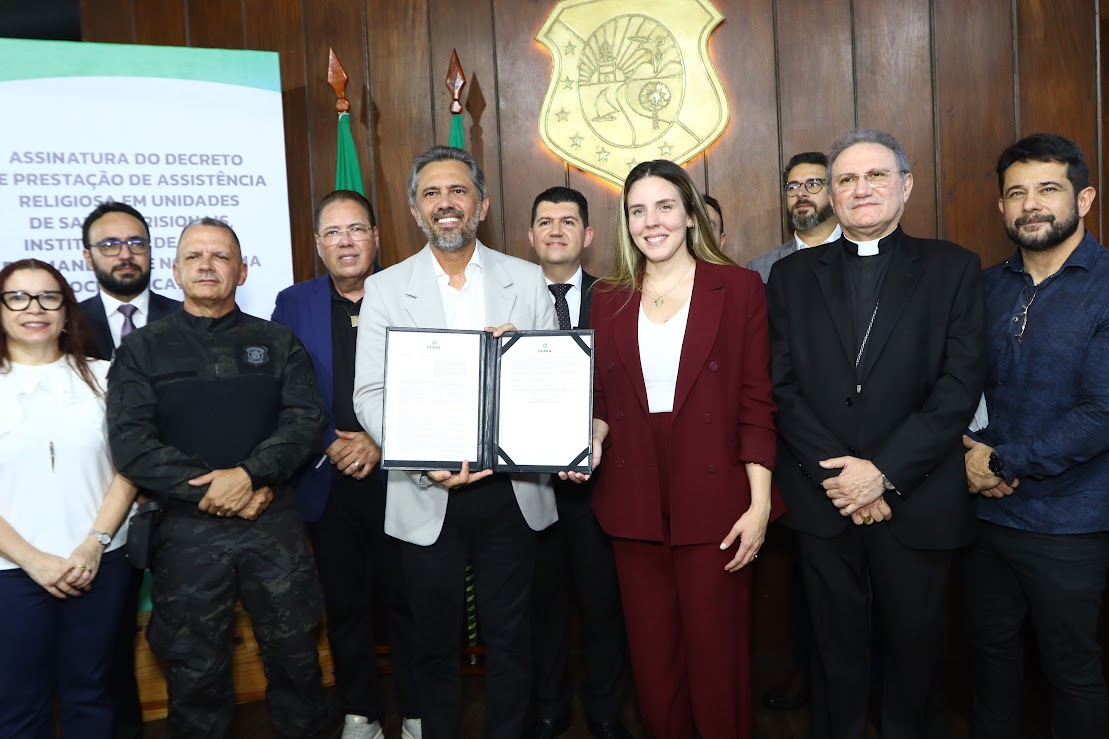 Governador Elmano de Freitas assina decreto que garante assistência religiosa em hospitais, equipamentos de internação e sistemas socioeducativo e prisional