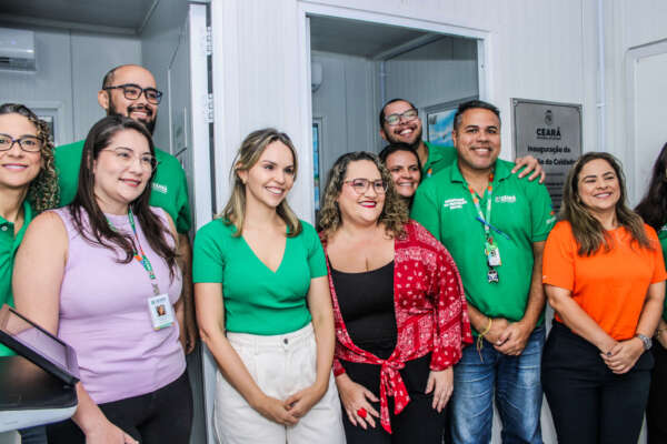 Serviços para população em situação de rua pauta visita da vice-prefeita a Estação do Cuidado, em Fortaleza