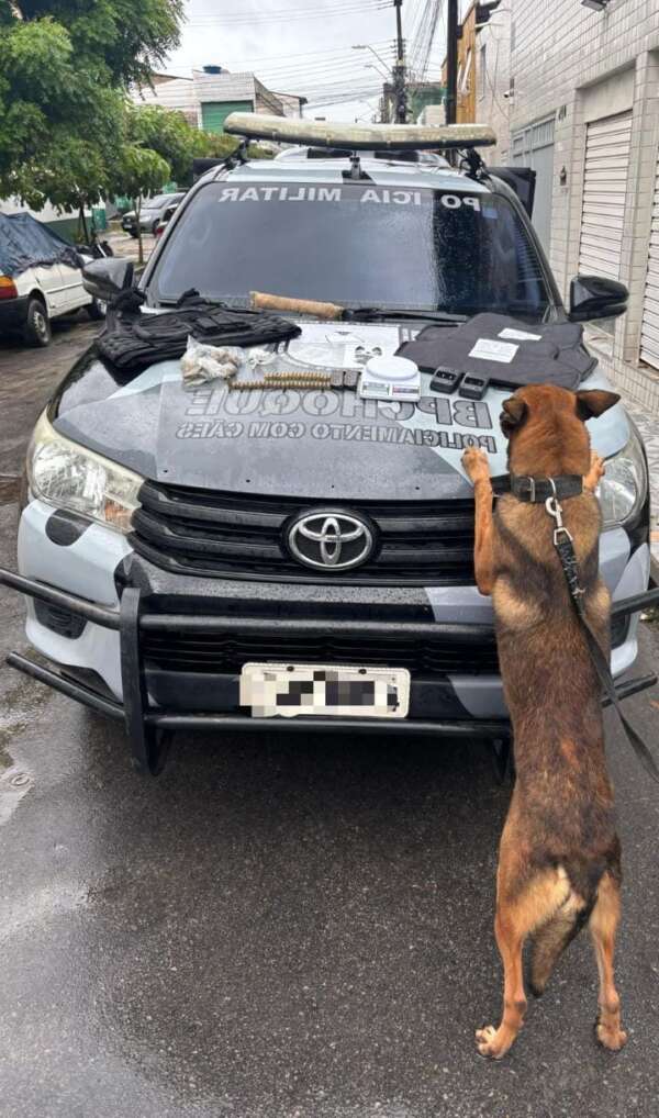 PMCE apreende munições, drogas e colete balístico em ação no Cristo Redentor