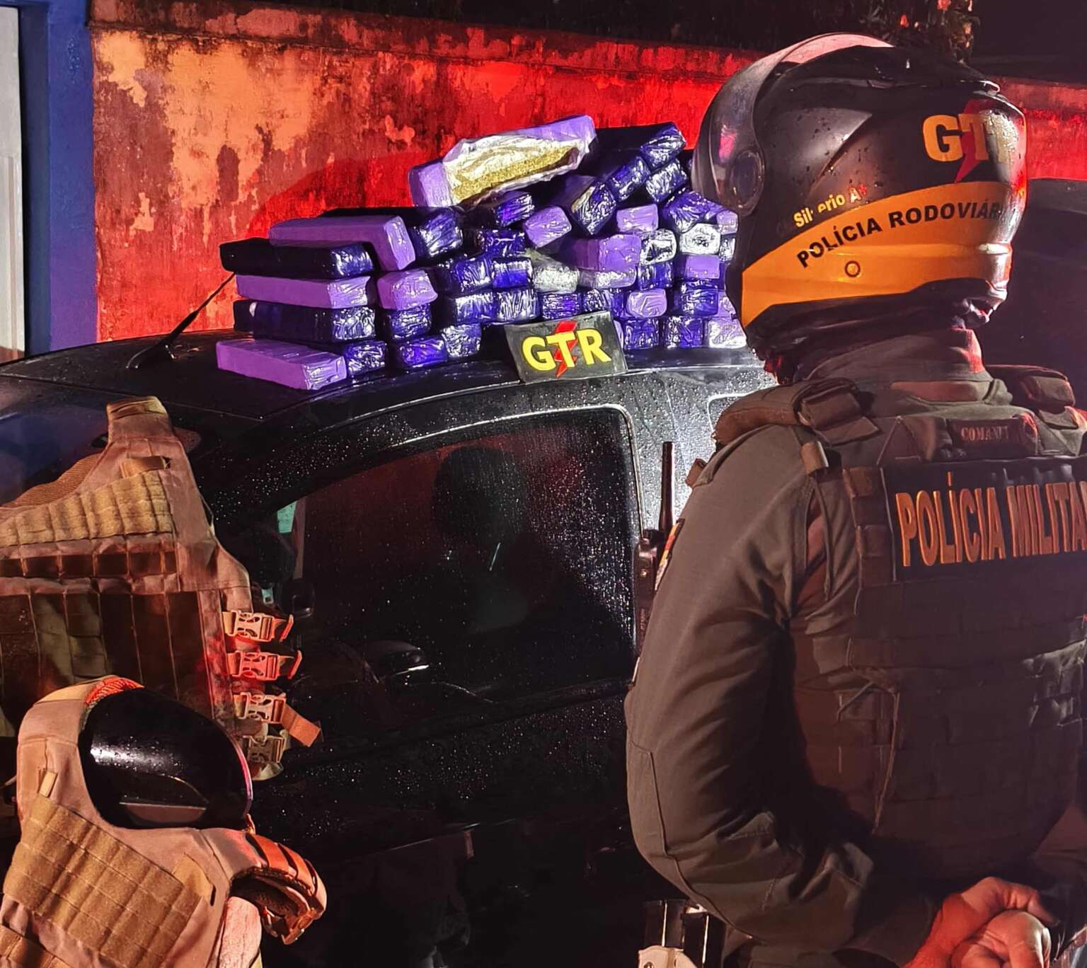 Com apoio da Coin/SSPDS, PMCE apreende mais de 52 kg de drogas e munições na Barra do Ceará