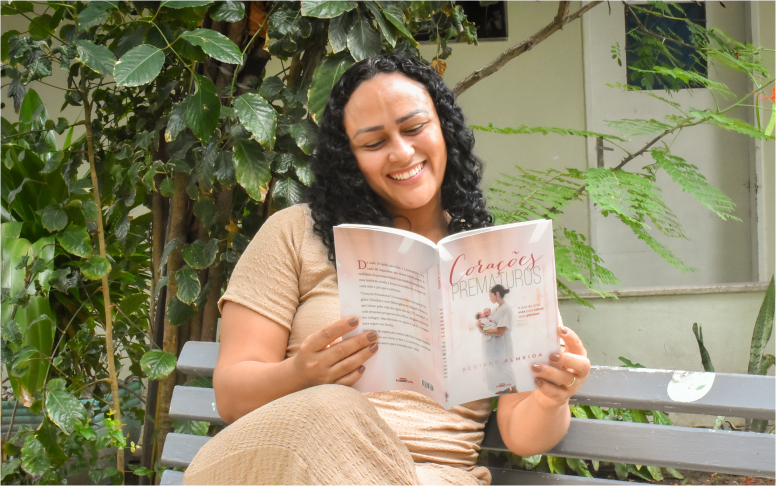 Mãe publica livro sobre os filhos prematuros nascidos no Hospital Geral Dr. César Cals