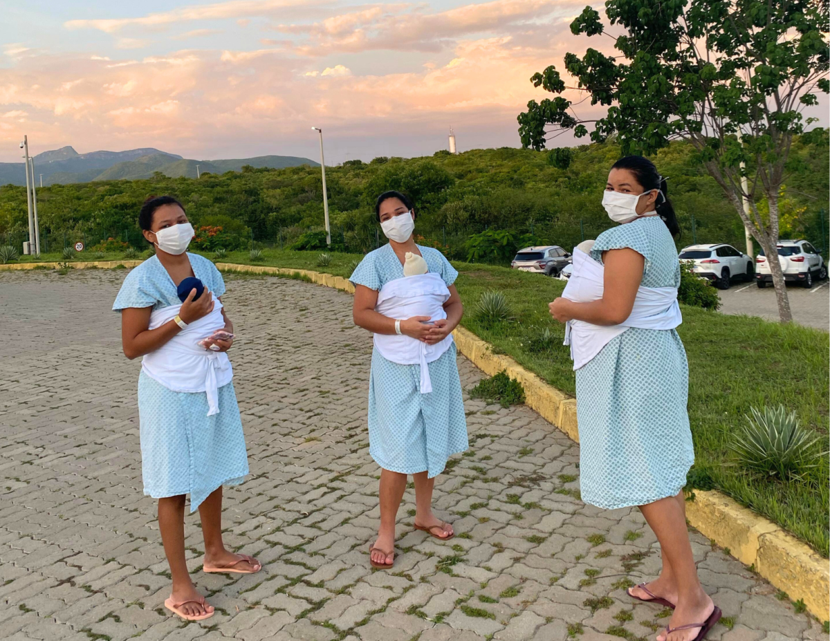 Passeio na área externa do HRSC funciona como recurso terapêutico para mães com bebês em longa internação