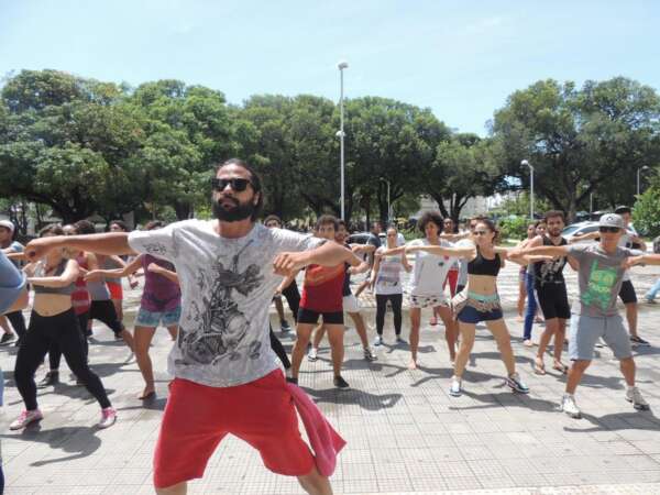 Projeto Estouro Cultural promove aulão de dança de rua na Praça do Ferreira