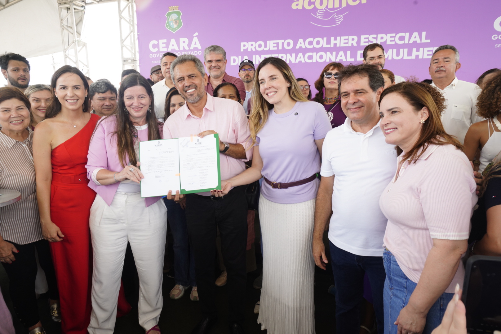 No Dia Internacional da Mulher, Governo do Ceará anuncia mais de R$ 60 milhões em investimentos para empreendedoras e 2ª Delegacia Especializada em Fortaleza