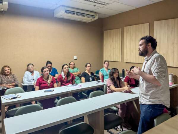 Atenção à pessoa idosa e à pessoa com deficiência ganha destaque em formação para profissionais e residentes de Serviço Social do HGF