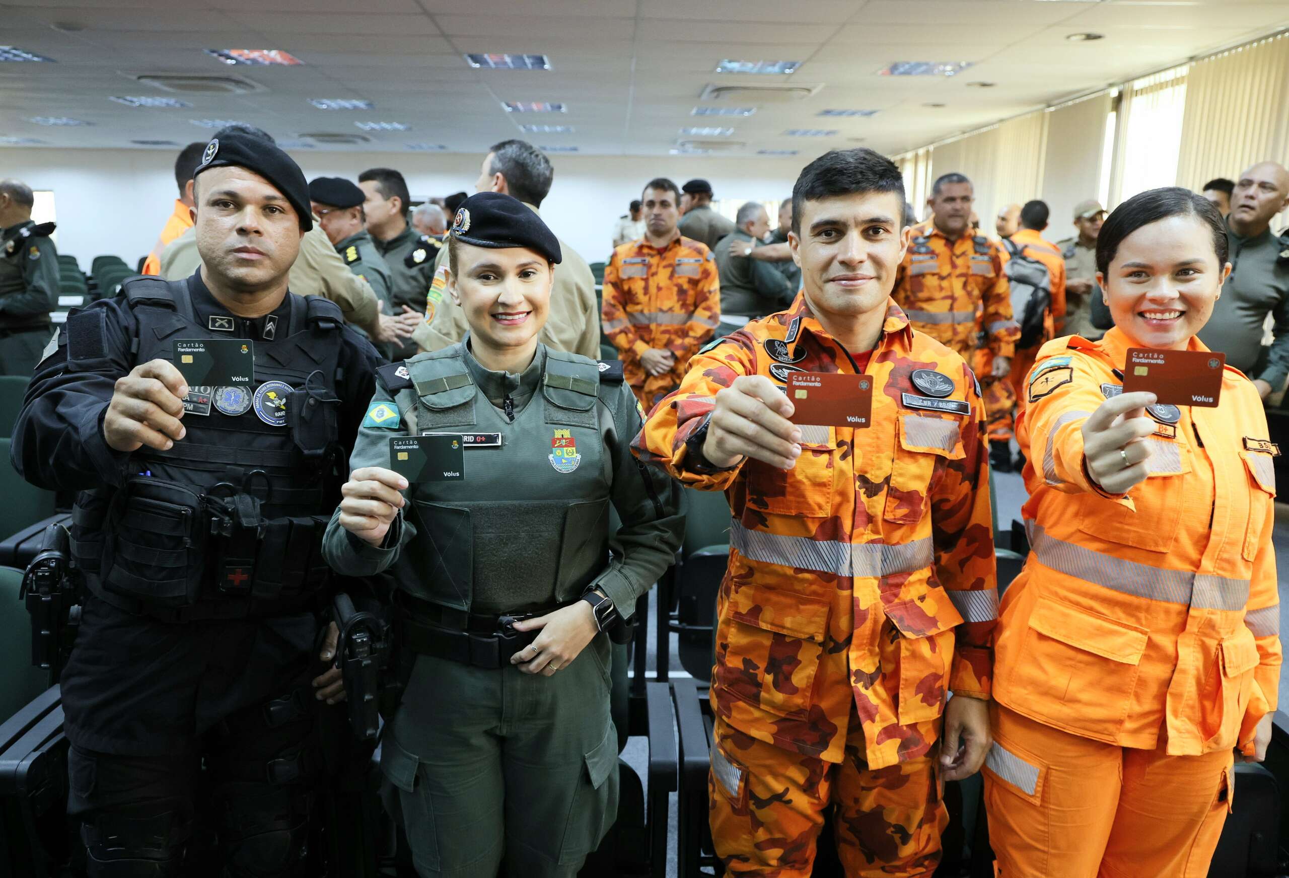 Governo do Ceará investe mais de R$ 24 milhões para beneficiar 23.527 militares com Cartão Fardamento