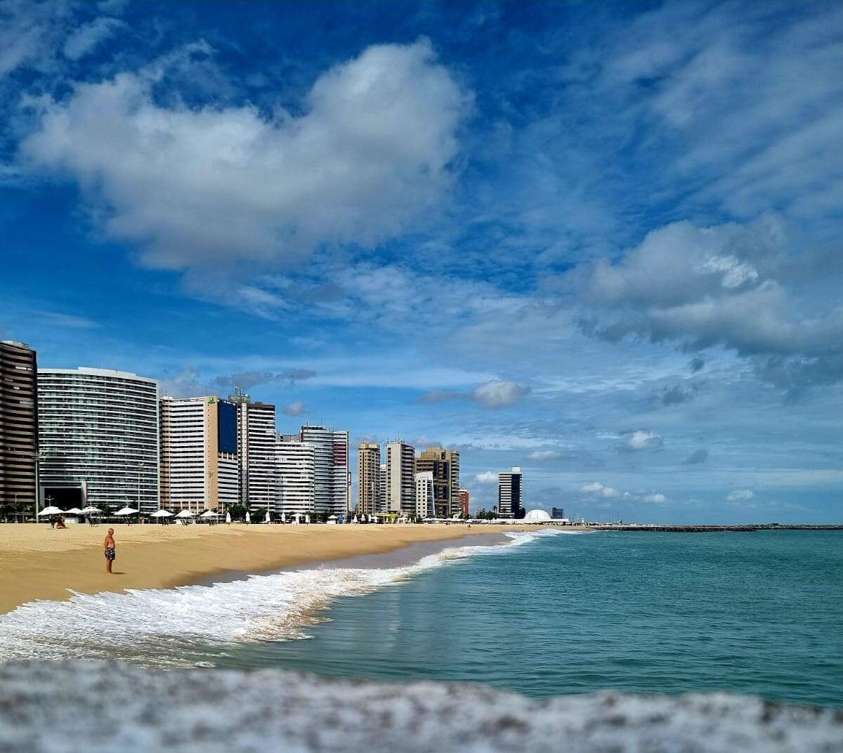 Nove pontos em Fortaleza estão próprios para banho de mar neste fim de semana