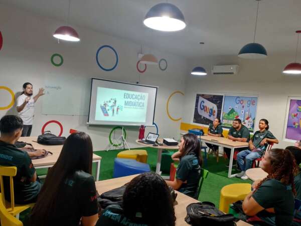 Sala Google impulsiona educação digital e transformação tecnológica em Itaitinga