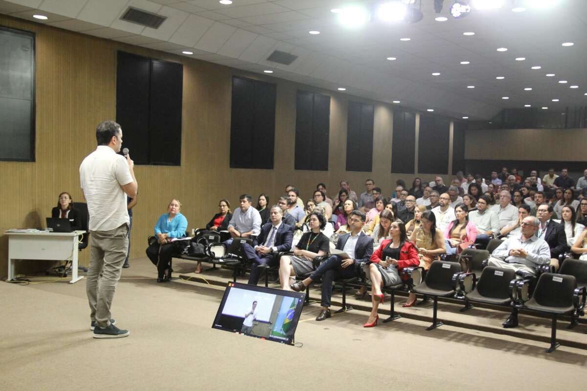 Sefaz celebra mais um convênio com municípios em evento sobre reforma tributária