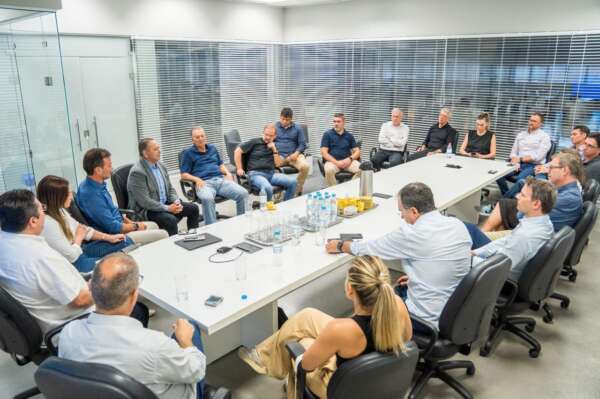 No Rio Grande do Sul, SDE e Adece alinham estratégias para expansão de fábrica calçadista no interior do Ceará