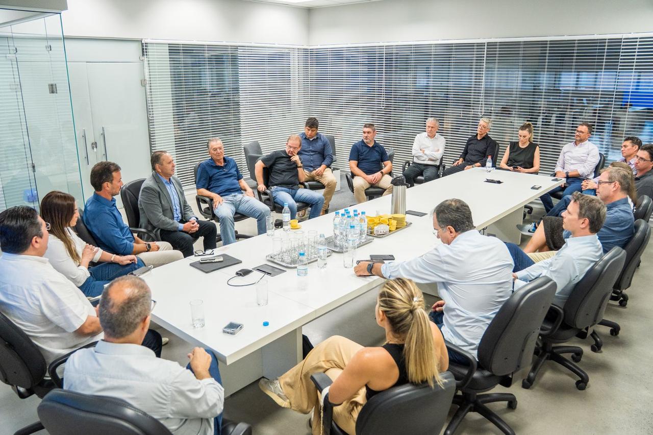 No Rio Grande do Sul, SDE e Adece alinham estratégias para expansão de fábrica calçadista no interior do Ceará