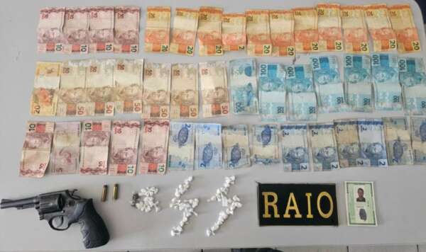 CPRAIO resgata pássaro silvestre e prende suspeito com revólver e drogas em Acopiara