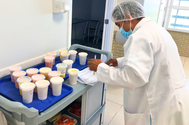 Dia nacional da nutrição: entenda como funciona o trabalho do nutricionista hospitalar