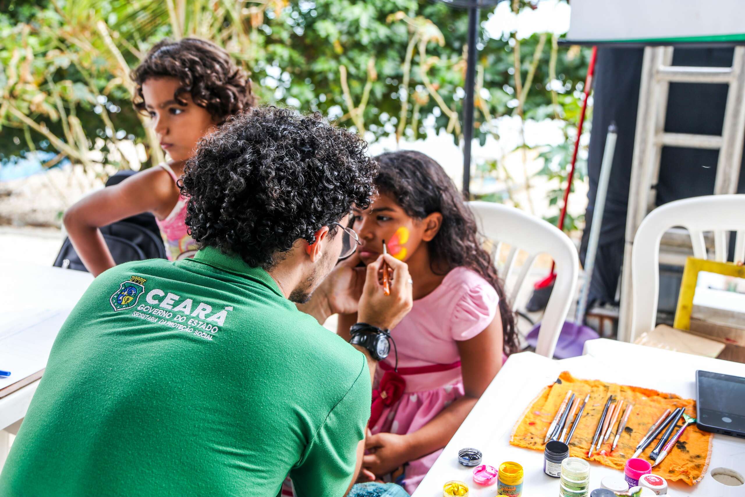 Acolher leva ações de inclusão social ao Bom Jardim, em Fortaleza