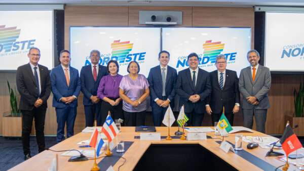Governador Elmano de Freitas participa de reunião do Consórcio Nordeste, em Brasília