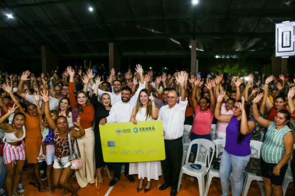 Com investimento de mais de R$ 2 milhões, Governo do Ceará inaugura ginásio poliesportivo, areninha e brinquedopraça em Jaguaribe